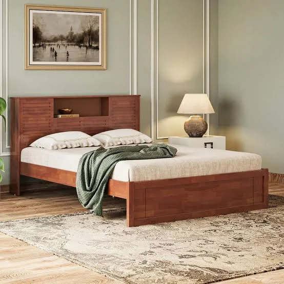 Close view of quarter-sawn oak headboard grain.